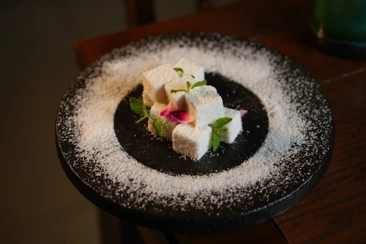 Bach Ngoc Suong Phuong Cake